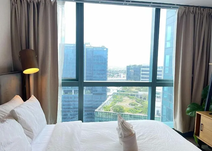 Apartment 1br Uptown Mall Fountain View In Uptown Bgc *