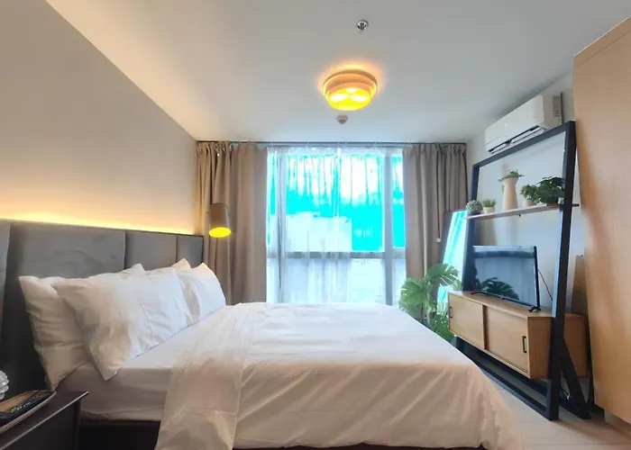 1br Uptown Mall Fountain View In Uptown Bgc Apartment