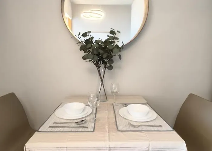 1br Uptown Mall Fountain View In Uptown Bgc *