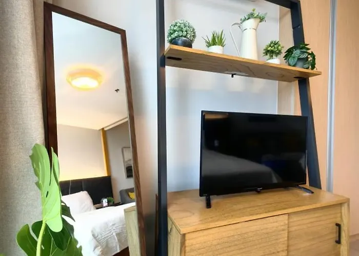 Apartment 1br Uptown Mall Fountain View In Uptown Bgc *