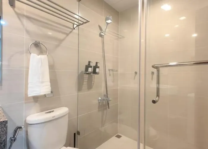 Apartment 1br Uptown Mall Fountain View In Uptown Bgc *