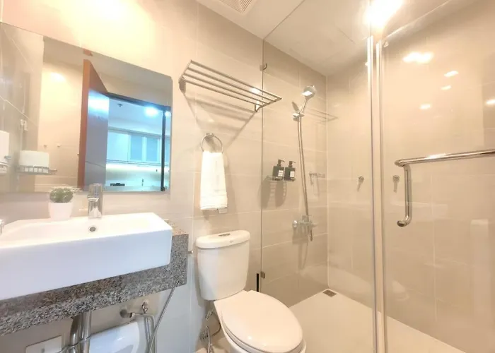 1br Uptown Mall Fountain View In Uptown Bgc *