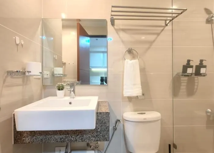 1br Uptown Mall Fountain View In Uptown Bgc *