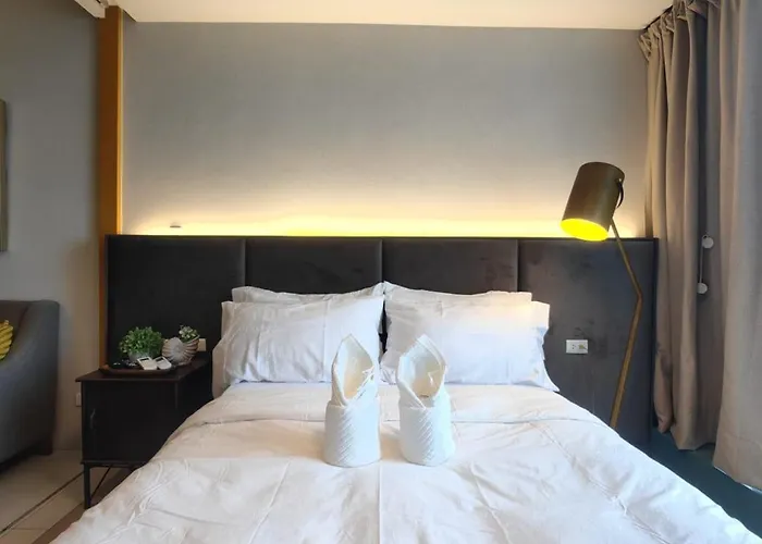 1br Uptown Mall Fountain View In Uptown Bgc