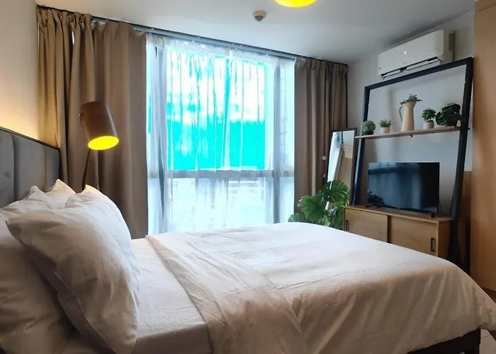 Apartment 1br Uptown Mall Fountain View In Uptown Bgc *