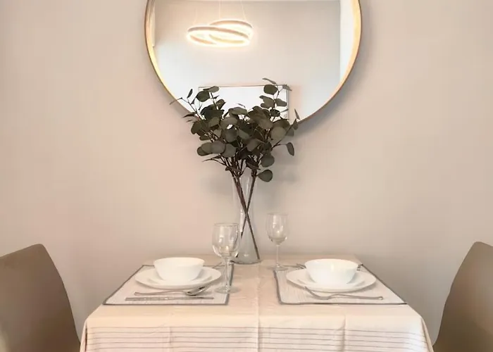 Apartment 1br Uptown Mall Fountain View In Uptown Bgc